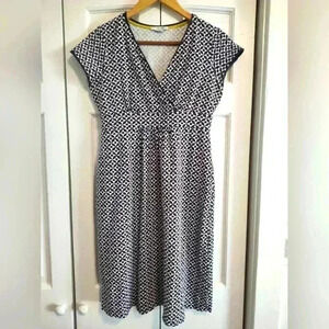 Boden Jenny Chalk dress | faux wrap |empire waist | navy/white geo print | sz 6